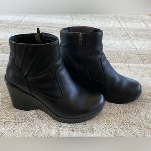 Dansko Faith Wedge Leather Ankle Booties Black 40